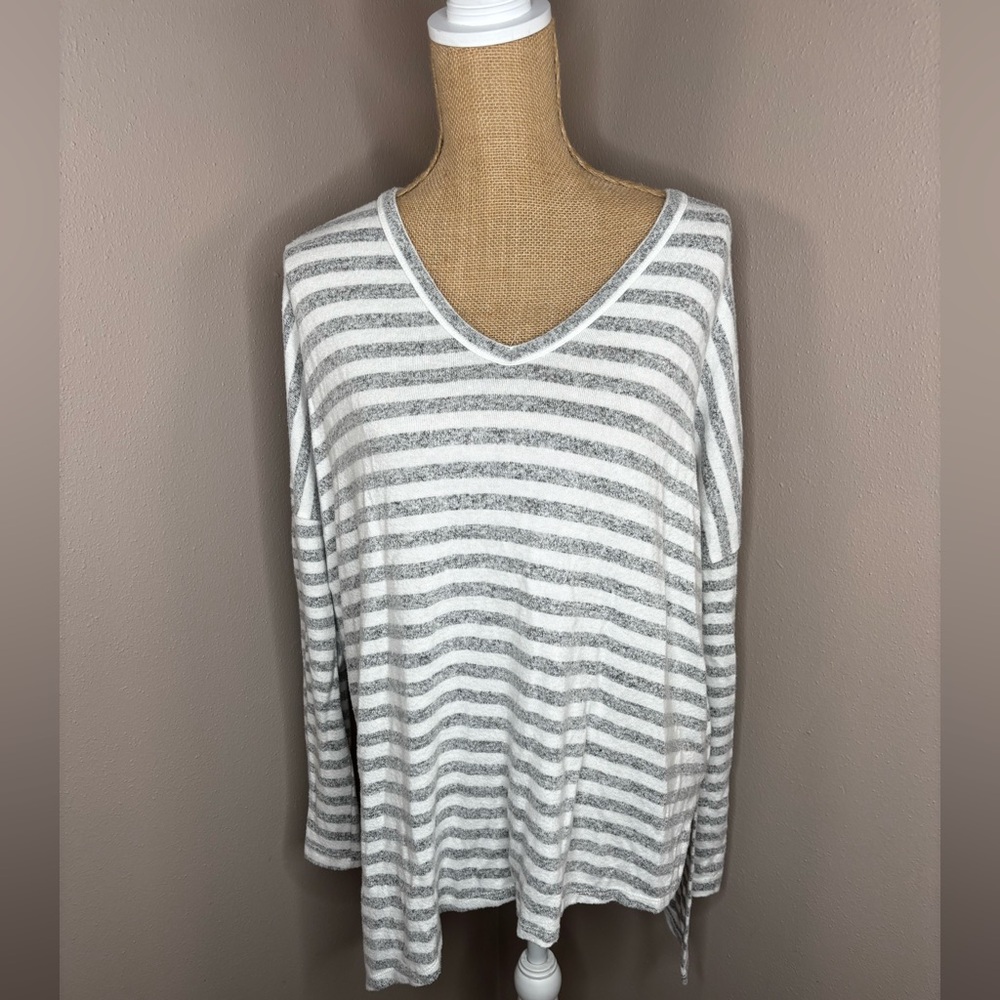 Karen Kane Gray White Striped Asymmetrical Top Size Medium Soft Stretchy